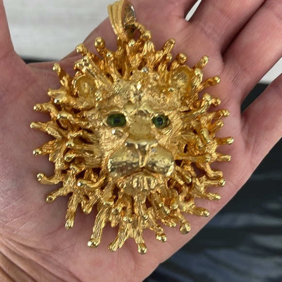 Vintage Tancer II Lion Head Pendant - Picture 2 of 5